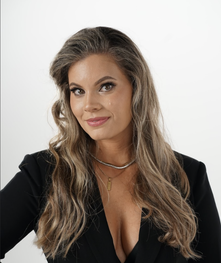 Dr. Kelly Alhooie DPT, healthcare business coach and founder of PelviBiz